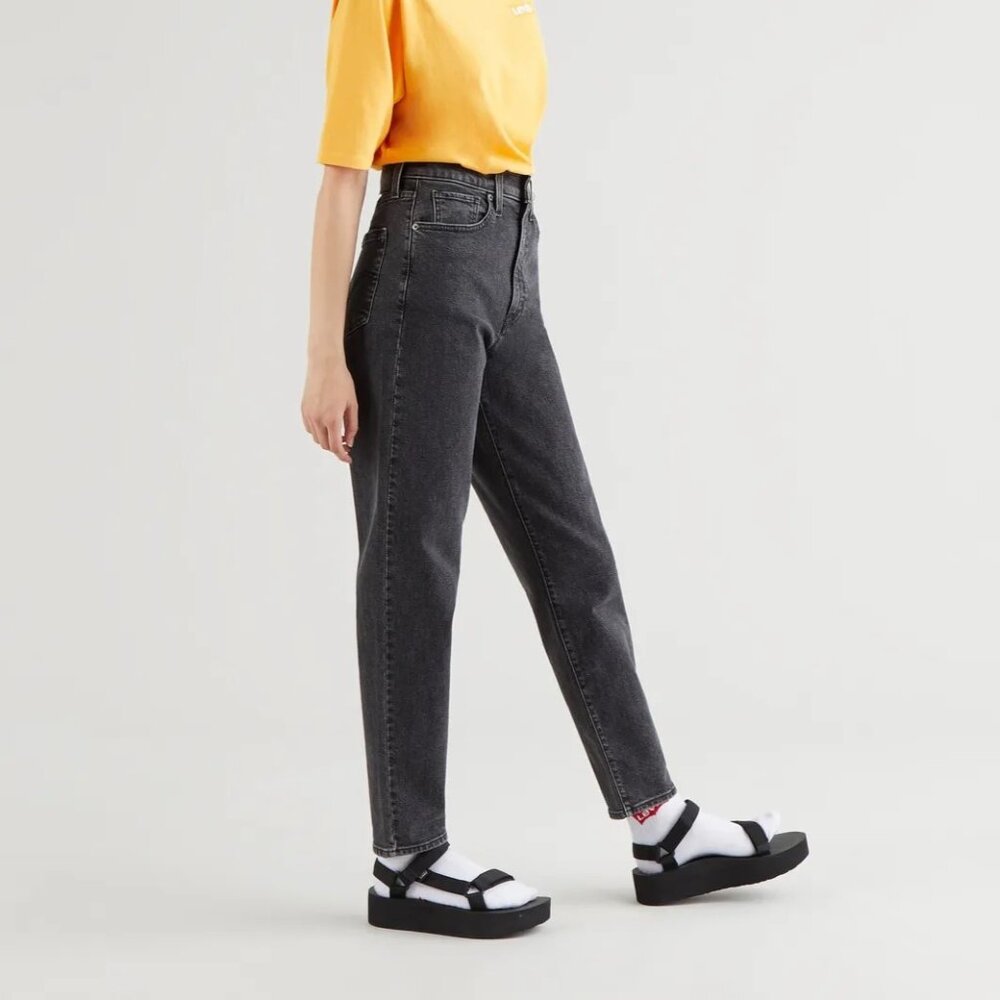 Black Levi's High-Waisted Taper jeans